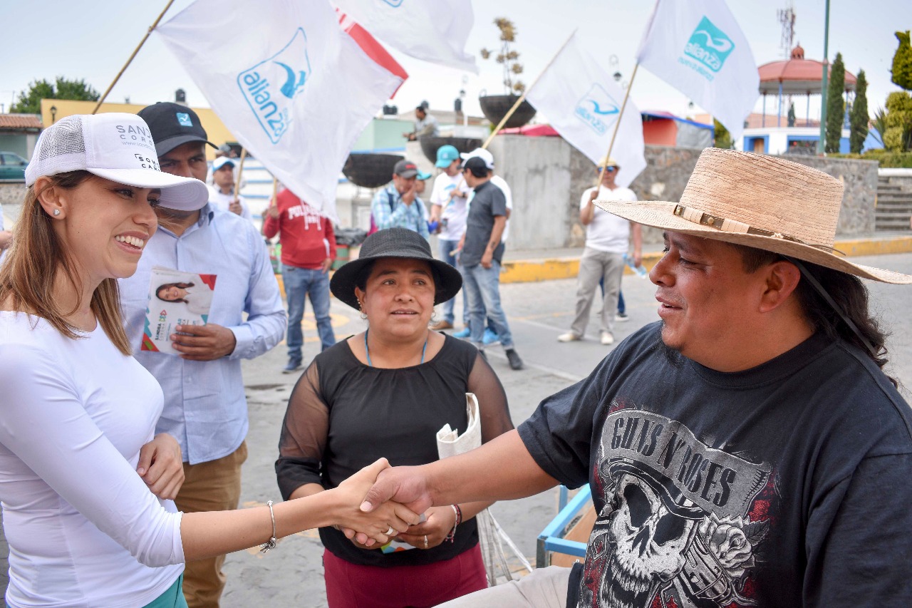 Realiza Sandra Corona campaña de ciudadano a ciudadano